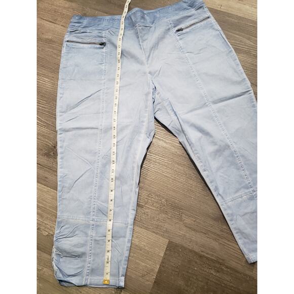Zenergy by Chico's Light Blue Dyed Cropped Capri Pants / Slacks | Size 3P - Picture 5 of 6